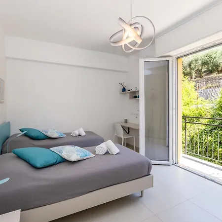 Dimora Concept-coral Dream Suite-free Parking-bike Room-beautiful Flat Near The Sea 아파트 *